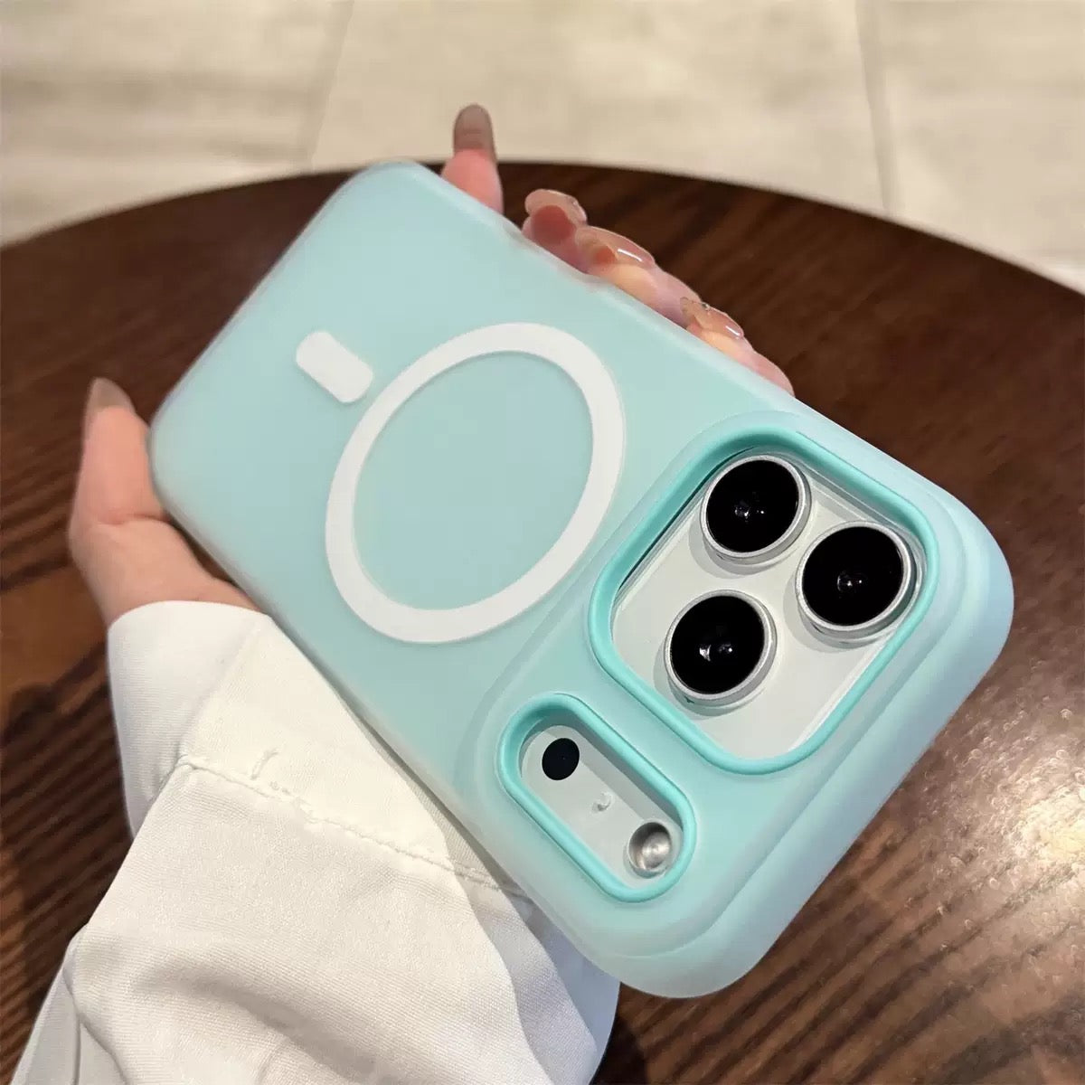 Jelly Magnetic Two-In-One Apple 17 Frosted Simple Anti-Fall LUXORA