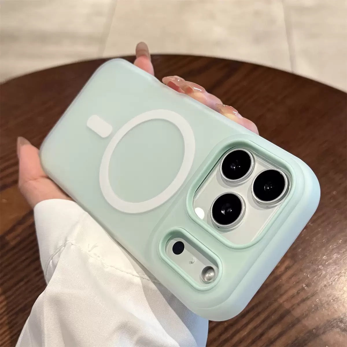 Jelly Magnetic Two-In-One Apple 17 Frosted Simple Anti-Fall LUXORA